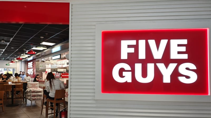 Five Guys konečně v Praze? Ještě letos by měl očekávaný fastfood otevřít první pobočku