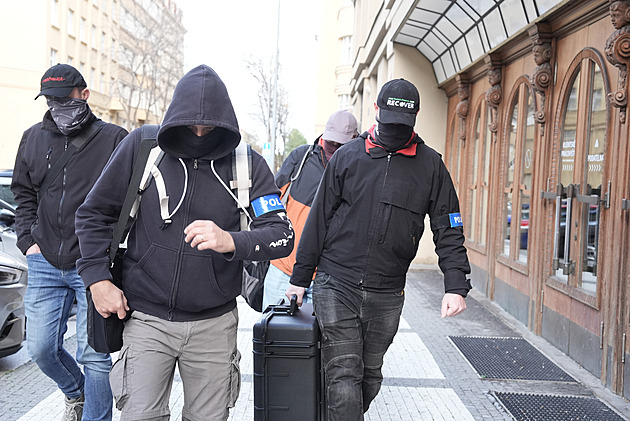 Policie zasahovala ve VZP kvůli veřejným zakázkám, zadržela devatenáct lidí
