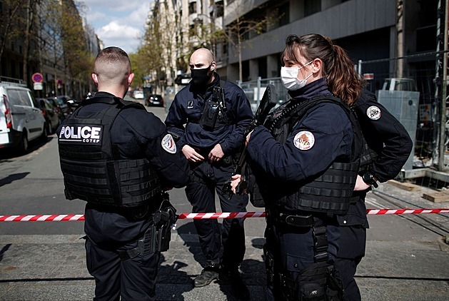 Řidič na francouzském ostrově najel do lidí, křičel Alláhu Akbar. Zraněných je devět