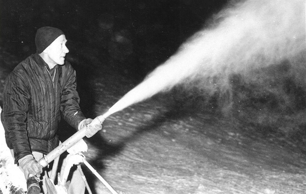 První umělý sníh vyrobili před 60 lety u Ústí, s přípravou pomáhal i nároďák