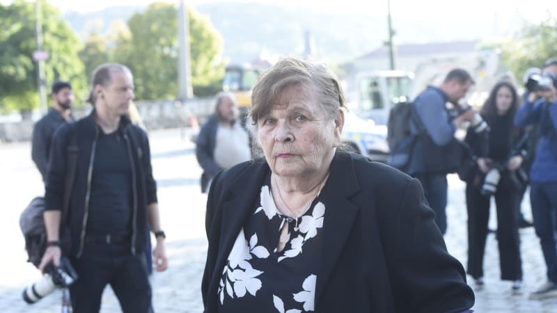 Drsná slova Deváté o Vinklářovi: Trápil mě, nezaslouží si zapálit svíčku