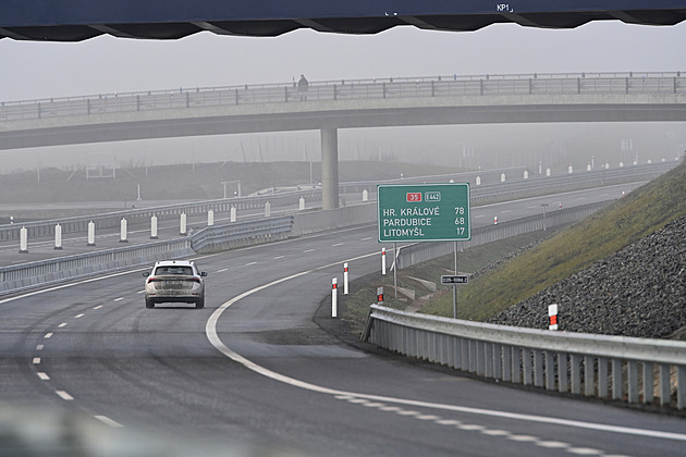 Kousek po kousku. U Svitav zprovoznili další úsek D35, zatím bez poplatku