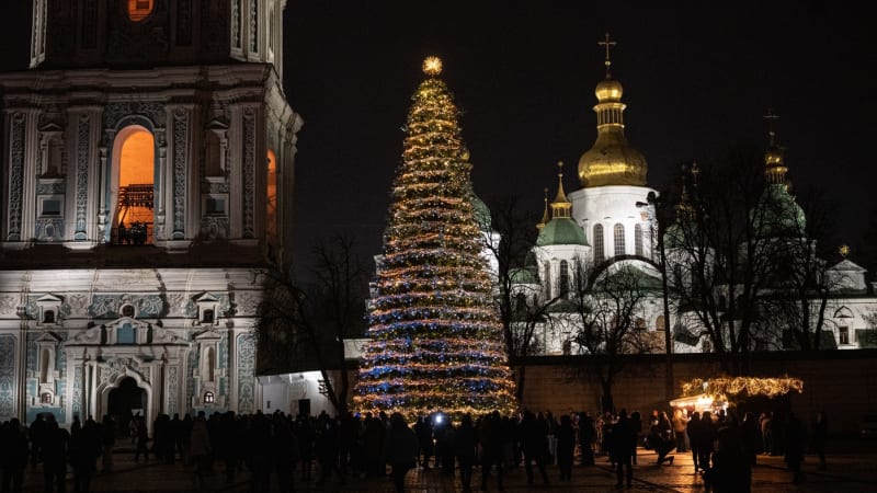 Vánoce na Ukrajině: Víra v Boha zdržující ruský postup i dvanáct jídel za apoštoly