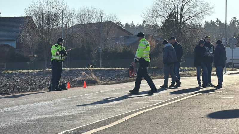 Smrtelná srážka auta s cyklistou: Řidič od nehody ujel, policie ho hledá na kamerách