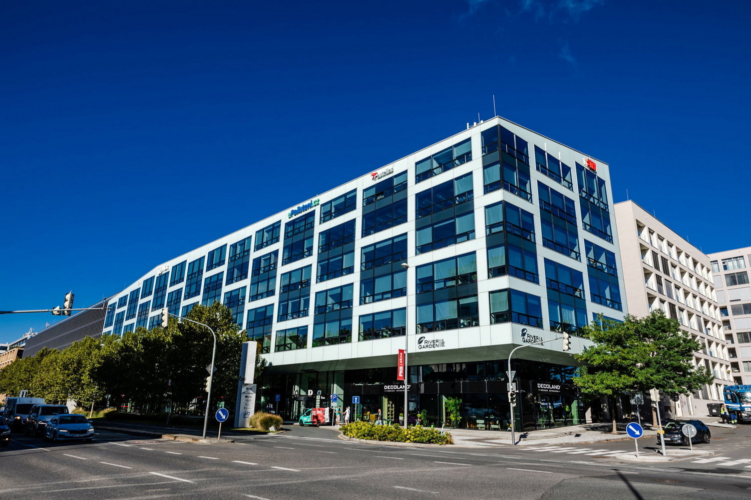 Podnikáte v Praze 8? Získejte bezplatnou vizitku v katalogu na rohanskenabrezi.cz ještě dnes.