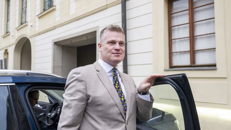 Hyena a proruský hlupák, reaguje opozice na Turka. Řekl, že za válku může i rozšiřování NATO