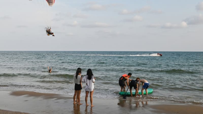 Turista na padáku způsobil v dovolenkovém ráji blackout. Zhasnul celý ostrov