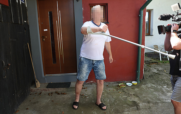 Napadení Babiše berlí u soudu. Muž už dostal podmínku, řešit se bude peněžitý trest