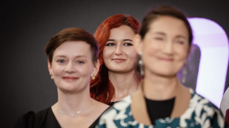 Vilný stařec i Sugar Daddy. Pirátky věří, že Babiš splní slib a pozve je na Úřad vlády