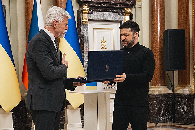 Zelenskyj předal Pavlovi vysoké vyznamenání, ten ocenil pokračování muniční iniciativy