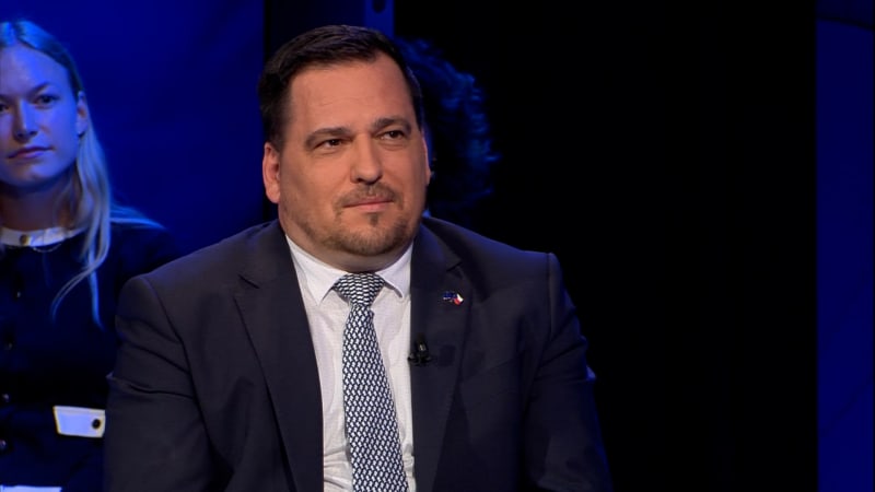 Stát mi upírá možnost bránit vlast, zlobí se Zdechovský. Vyškrtnutí ze záloh řeší Ústavní soud