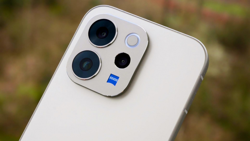 Jakou sílu má optika Zeiss? Podrobný test fotoaparátu Vivo V70