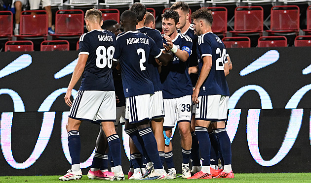 Olomouc - Pardubice 3:1, zářil Janošek, hosté končili v deseti a na výhru dál čekají