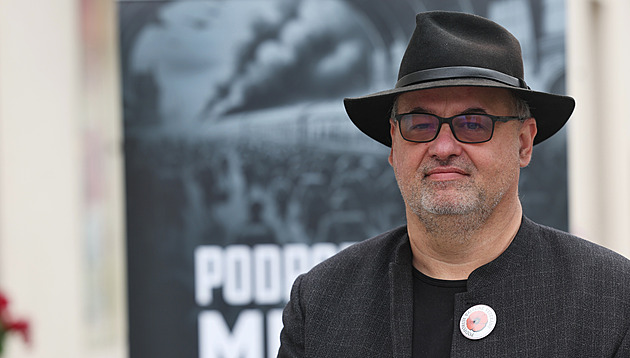 Minulost bez lidských příběhů je jen frází. Badatel vrací jména vězňům pochodu smrti