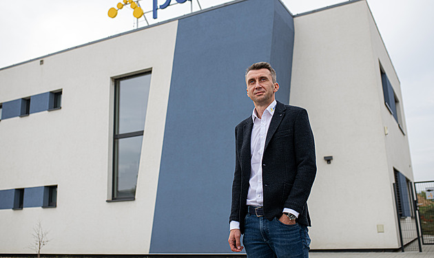 Učil němčinu, hrál divadlo. Dnes řídí obchod ve firmě zvané puren