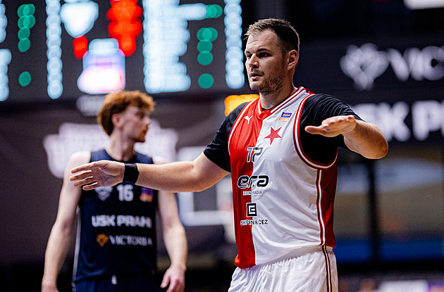 Éra Slavie začala těsnou výhrou v derby, Pardubice doma udolaly Brňany