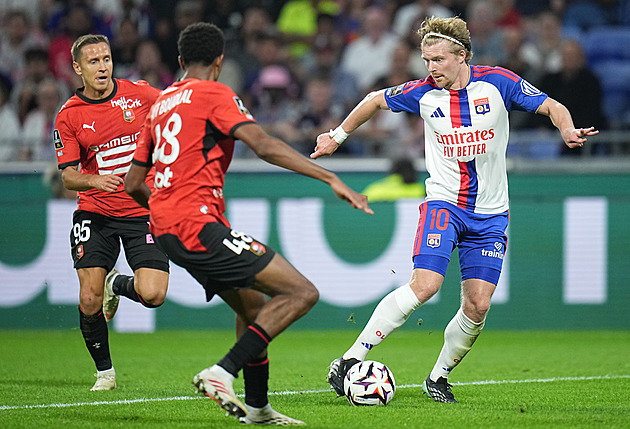 Šulc přispěl další asistencí k drtivému vítězství Lyonu nad Rennes