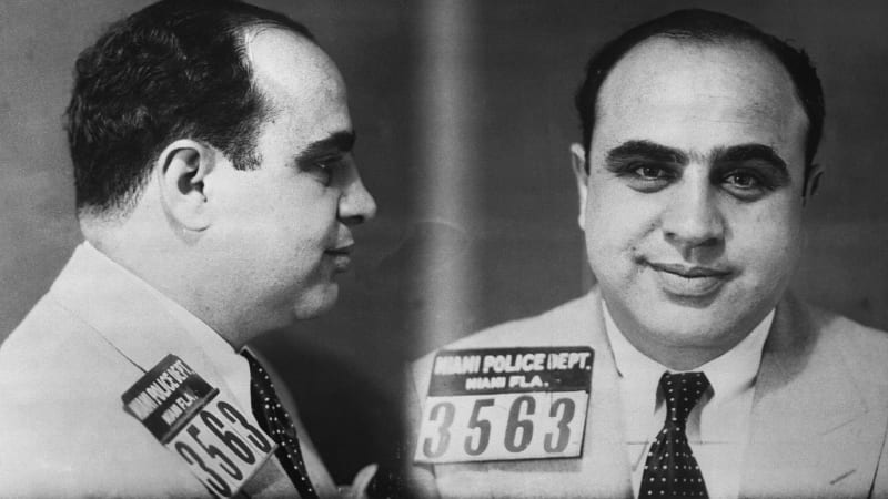 Na Al Caponeho letělo tisíc kulek, gangster přesto přežil. Zasáhla ho až pohlavní nemoc