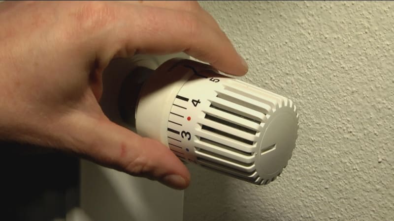 Vypínat radiátor je chyba. Odborníci popsali jednoduché kroky, jak ušetřit na energiích