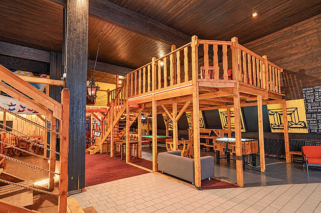 Vyhlášený klub Klondike v Peci má stopku od hasičů, pryč musejí i ikonické balkony