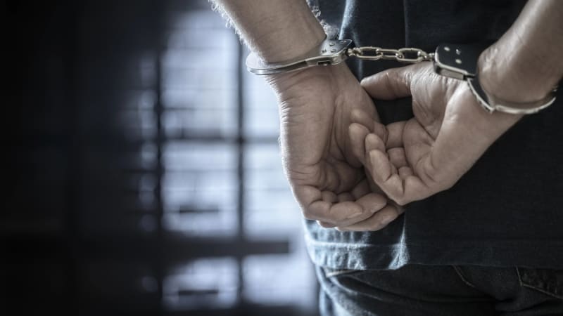 Tebe propíchnu nožem a miminko budu bodat nůžkami, vyhrožoval muž z Teplic. Skončil v poutech
