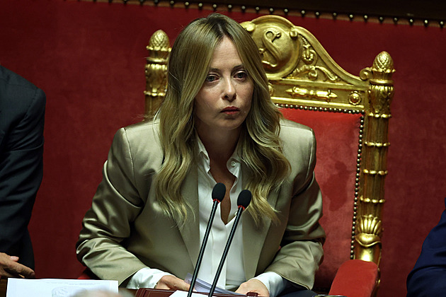 Ruské tanky v Praze mi nechybí, dáváte Putinovi legitimitu, kritizuje Meloniová Trumpa