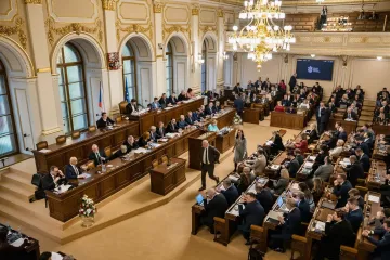 Poslance čeká první čtení rozpočtu na příští rok se schodkem 386 miliard