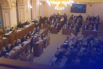 Poslanci se přou, zda mohou hlasovat o přestávkách klubů
