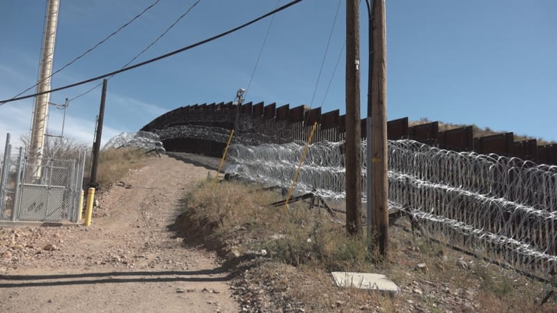REPORTÁŽ: Trumpova zeď srazila migraci, volby mu ale nevyhraje. Jak to vypadá na hranicích?